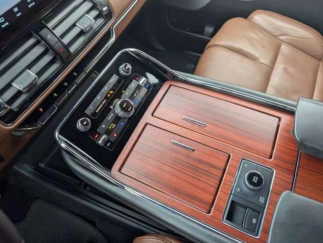 Used 2022 Lincoln Navigator Reserve image 18