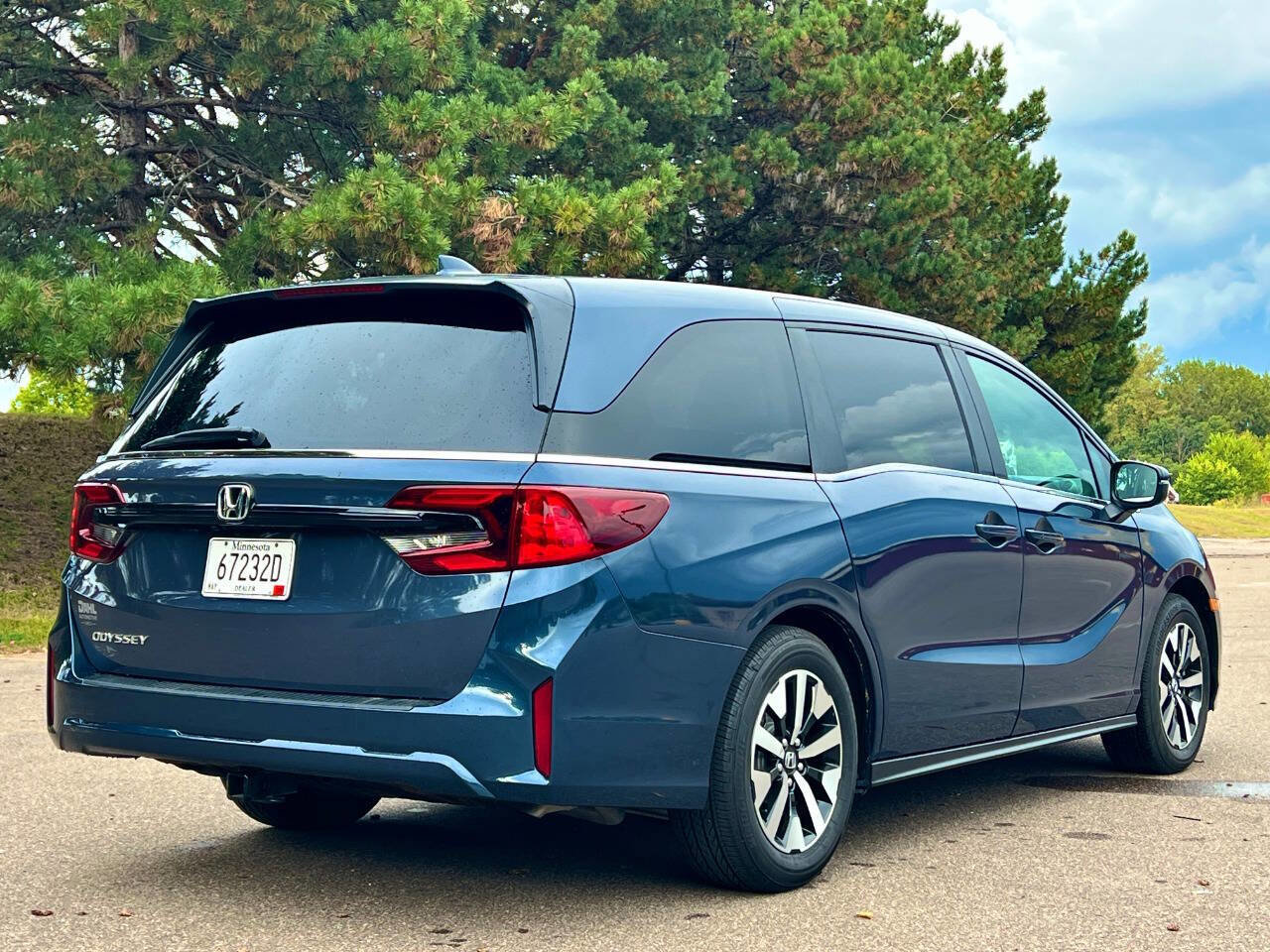 Used 2025 Honda Odyssey EX-L image 3