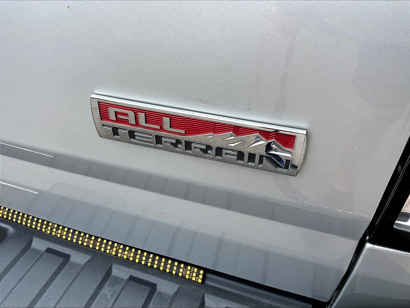 Used 2015 GMC Canyon SLE w/ All-Terrain Package AWD/4WD image 25