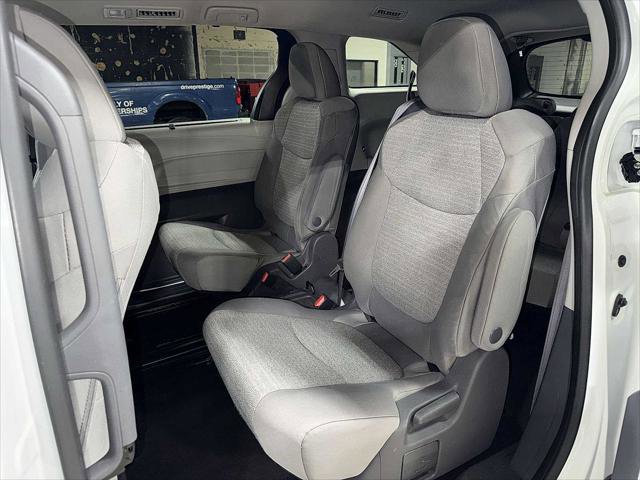 Certified 2021 Toyota Sienna LE FWD image 17