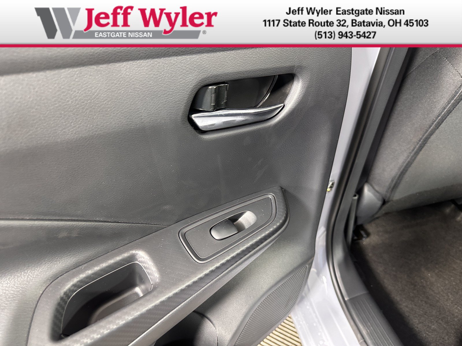 New 2025 Nissan Versa SV w/ Trunk Package FWD image 31