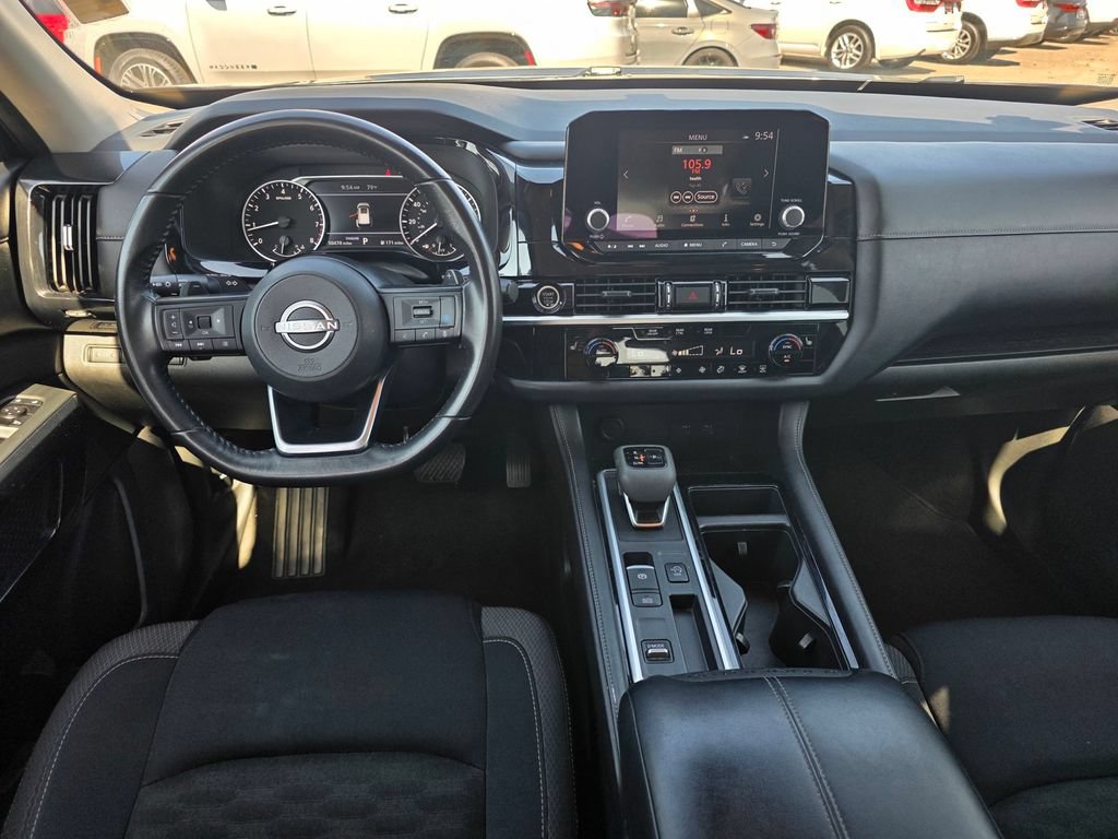 Used 2024 Nissan Pathfinder SV FWD image 15