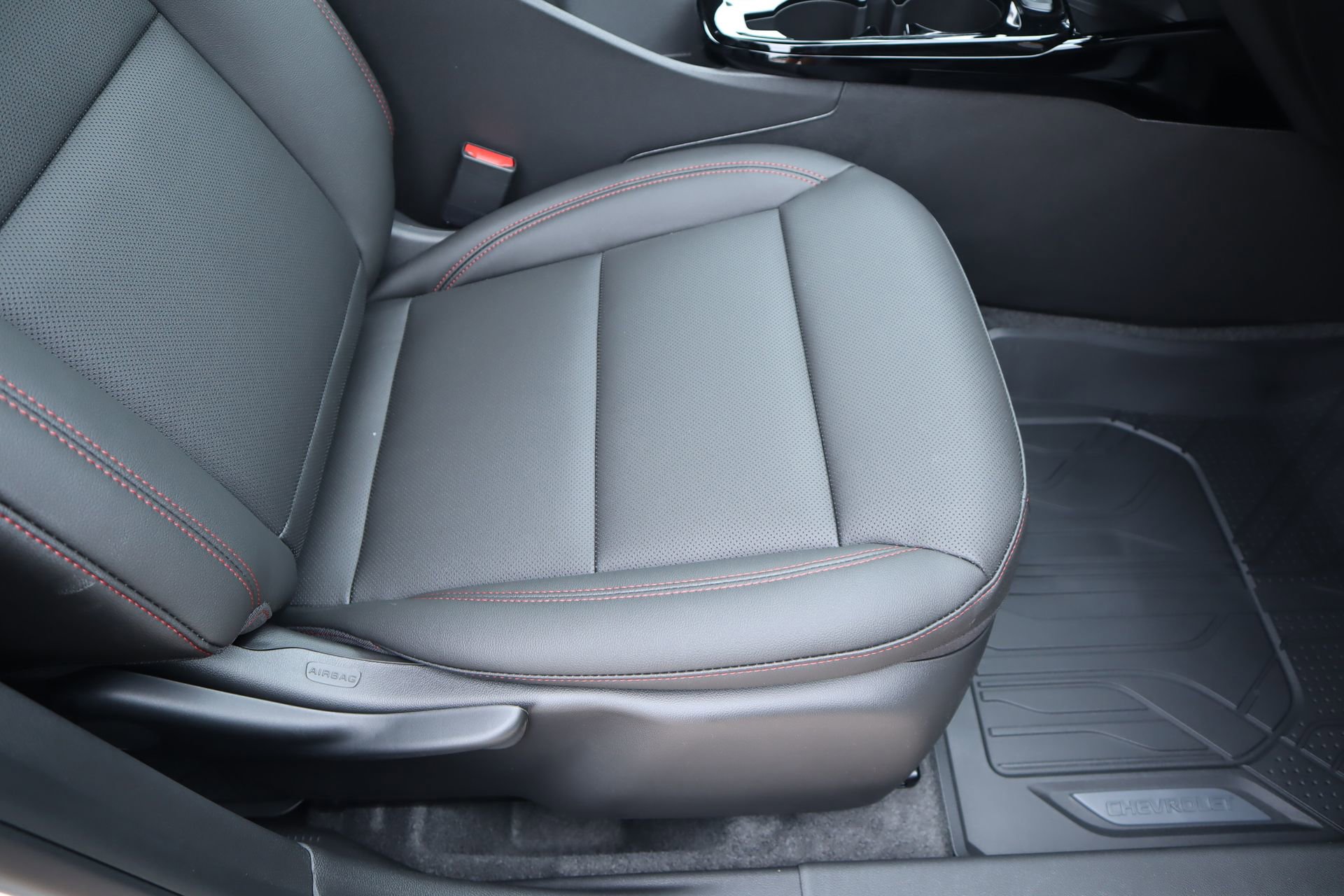 New 2026 Chevrolet Trax RS w/ Sunroof Package FWD image 16