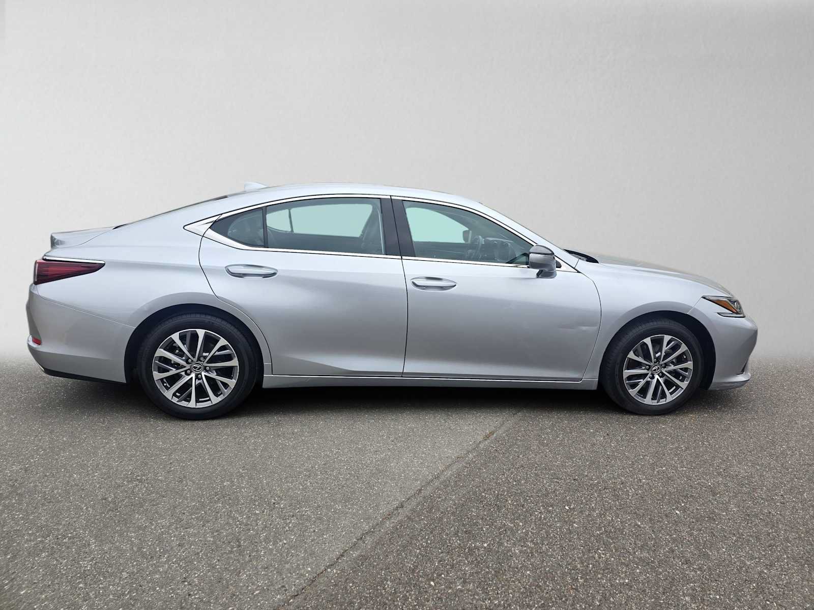 Certified 2023 Lexus ES 350 w/ Accessory Package (Z1) FWD image 2