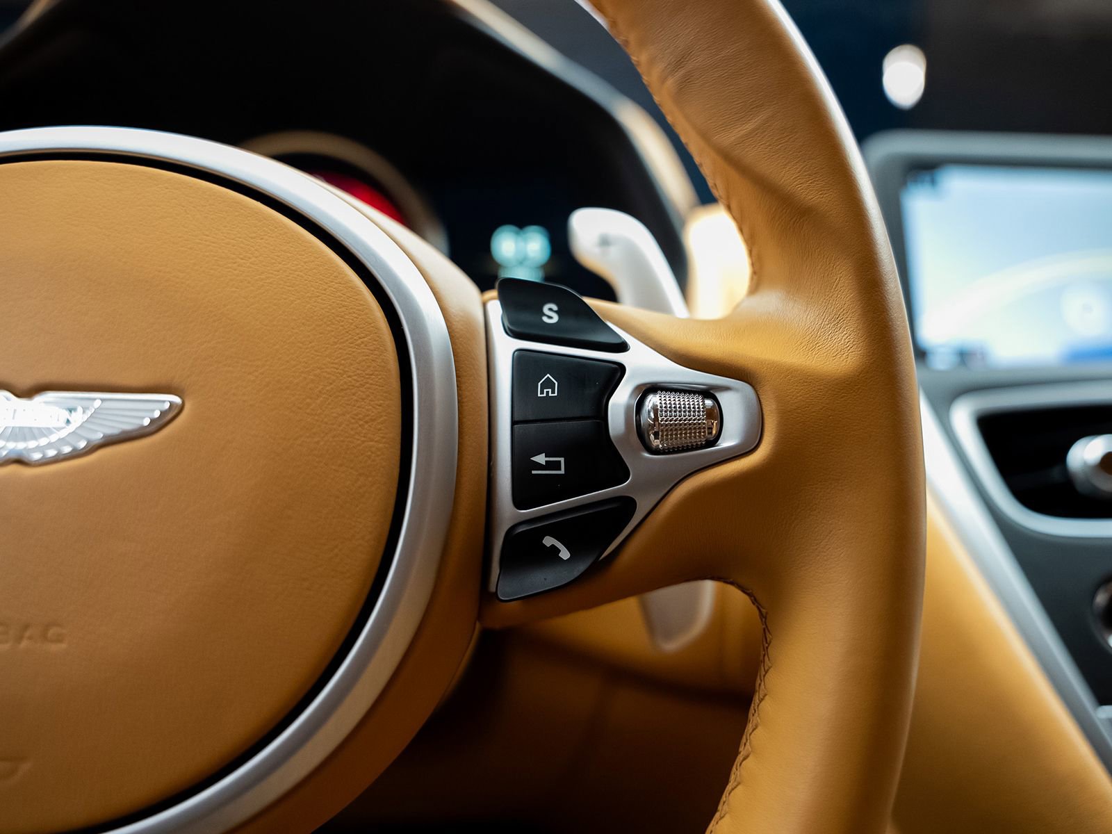 Used 2017 Aston Martin DB11 V12 RWD image 43