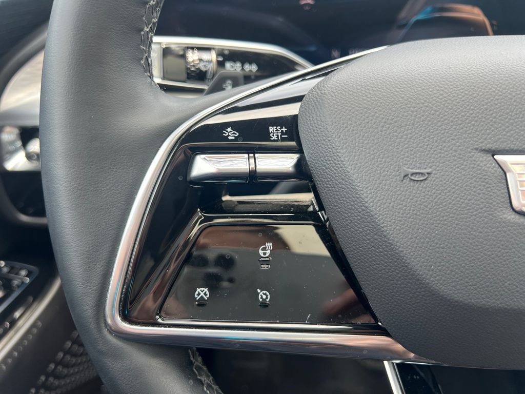 Used 2024 Cadillac Lyriq Luxury AWD/4WD image 16