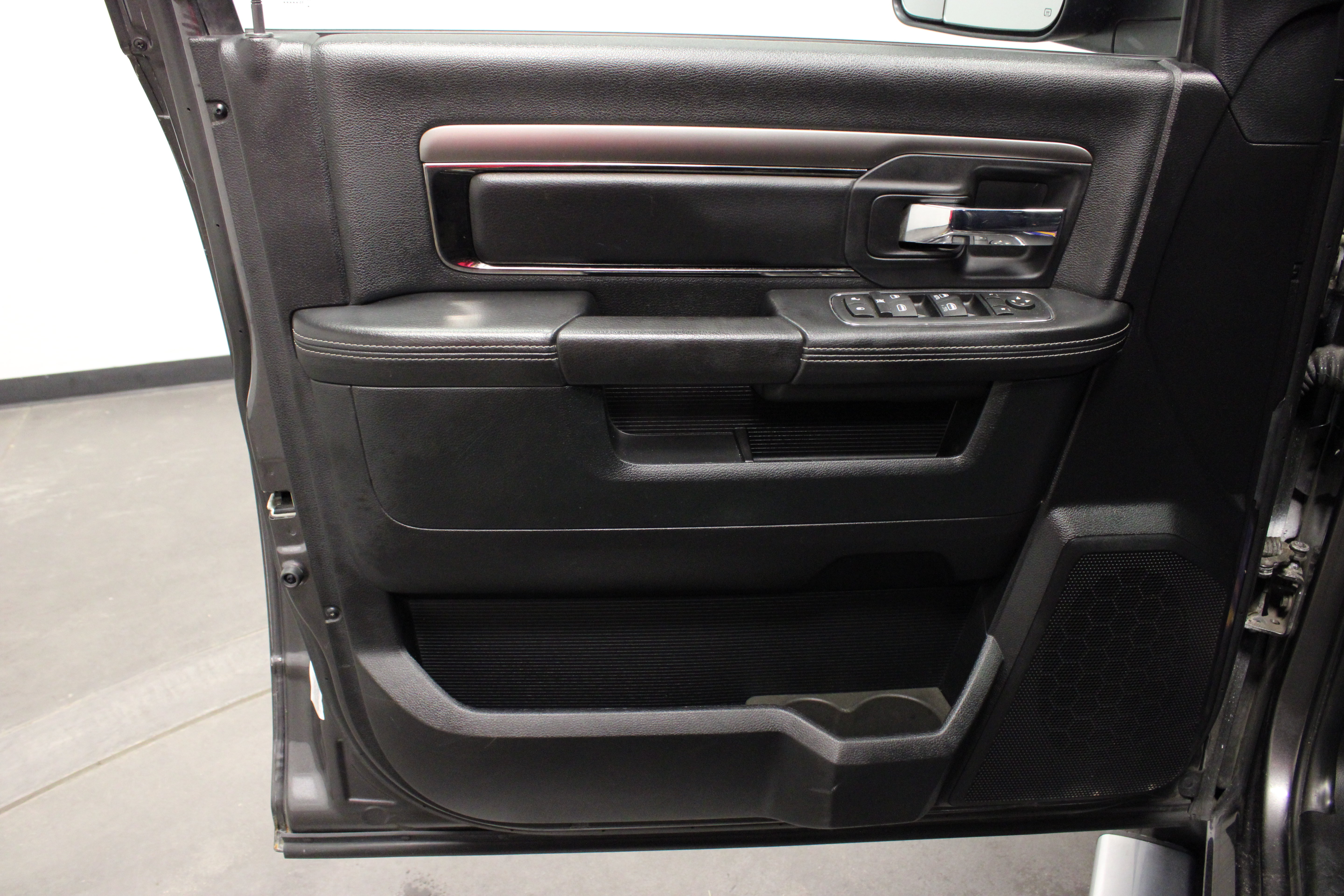 Used 2016 RAM 1500 Sport RWD image 19