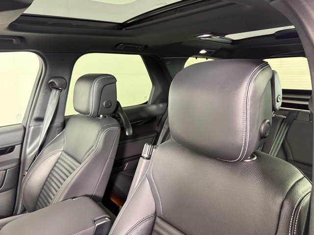 Used 2025 Land Rover Discovery S AWD/4WD image 6