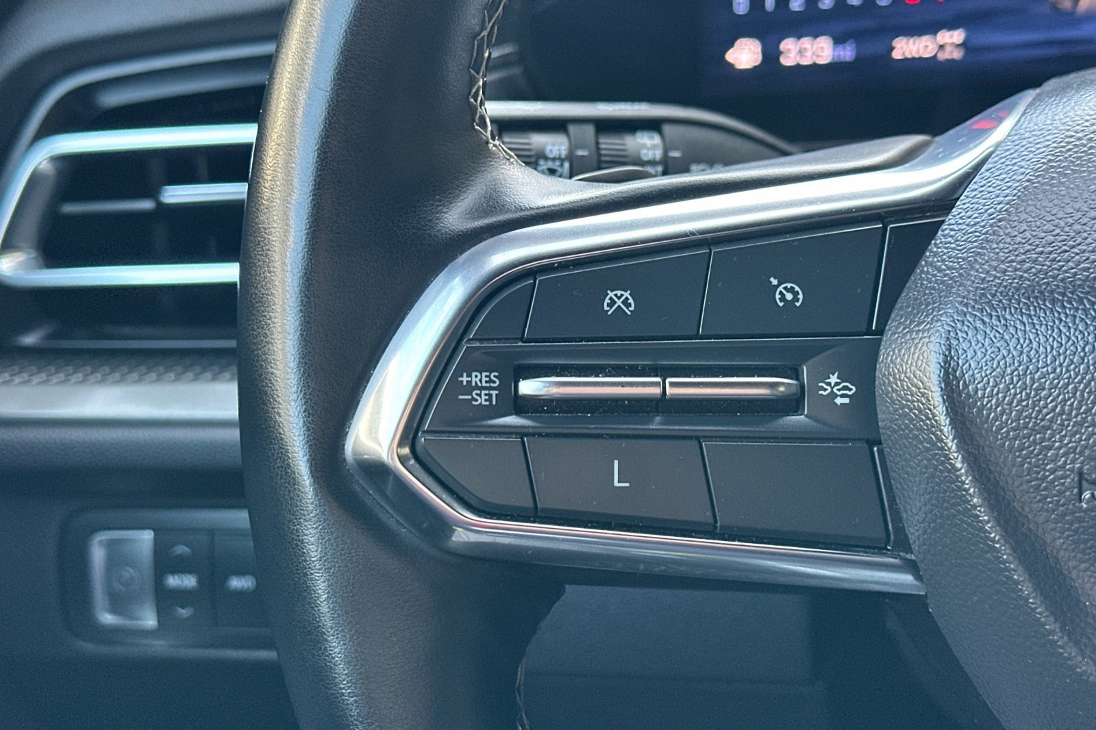 Certified 2024 Chevrolet Traverse LT image 32