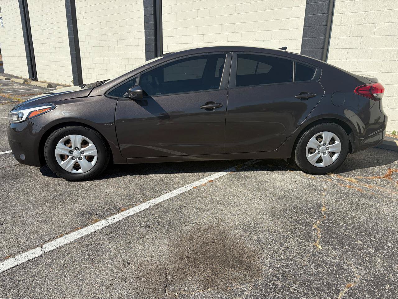 Used 2017 Kia Forte LX FWD image 2