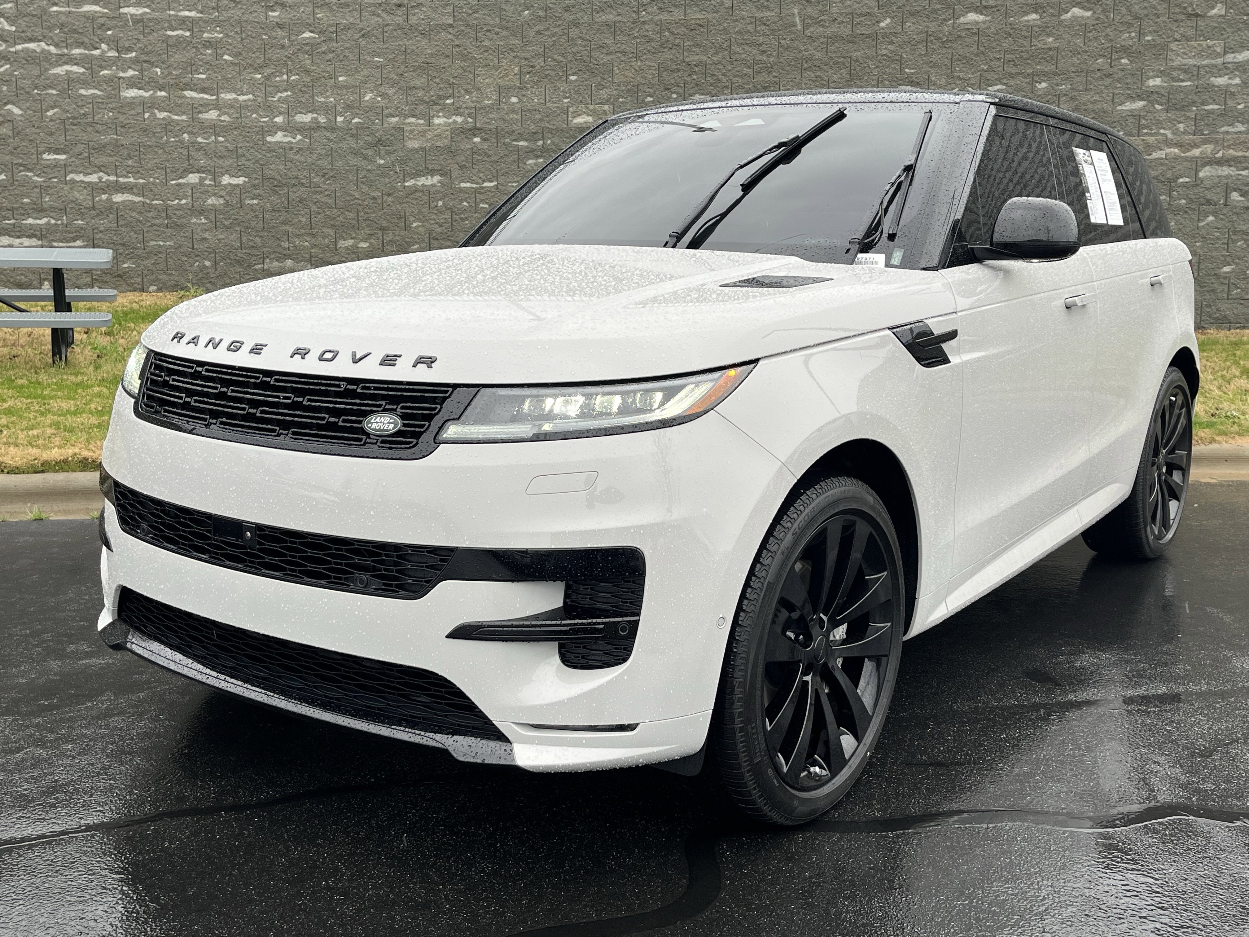 Certified 2026 Land Rover Range Rover Sport Dynamic SE AWD/4WD image 1