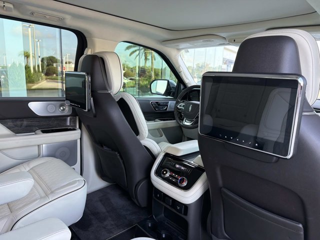 Used 2020 Lincoln Navigator Black Label w/ Cargo Convenience Package AWD/4WD image 24
