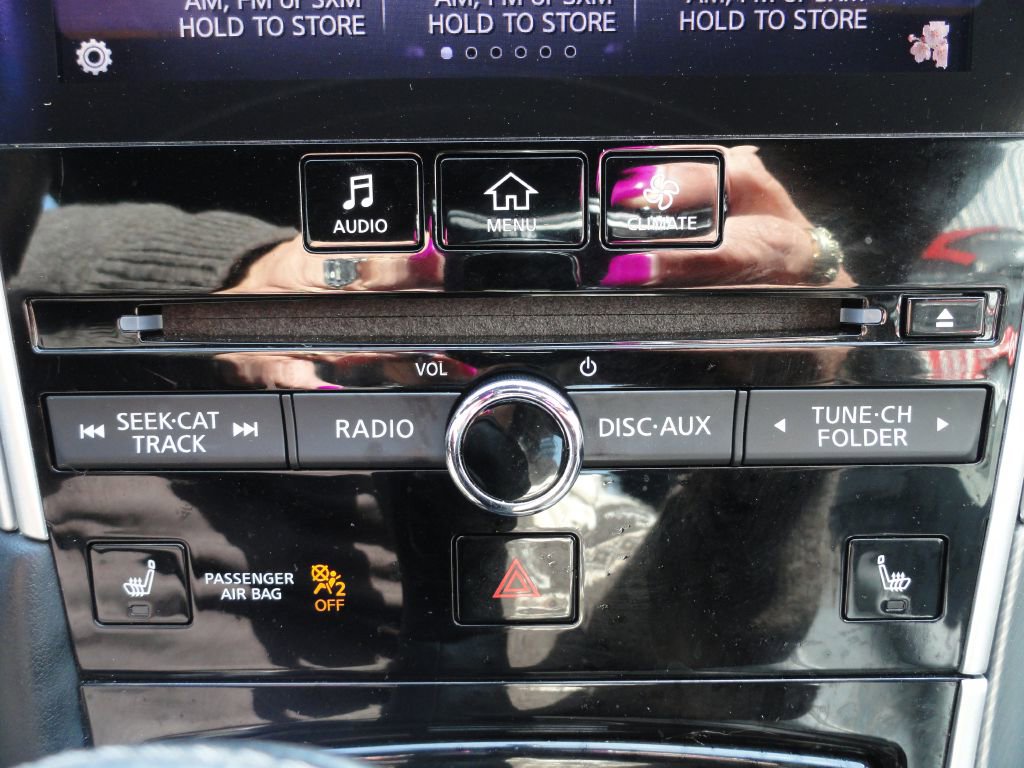 Used 2018 INFINITI Q60 LUXE w/ Sensory Package 2.0T Luxe image 17