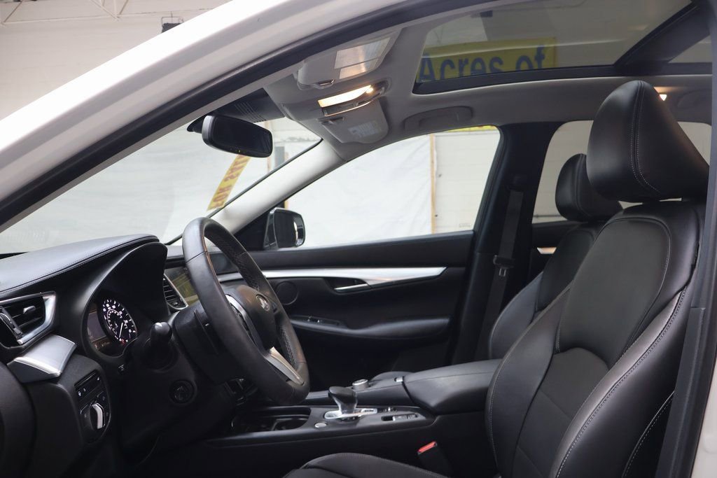 Used 2021 INFINITI QX50 Essential w/ Convenience Package image 17