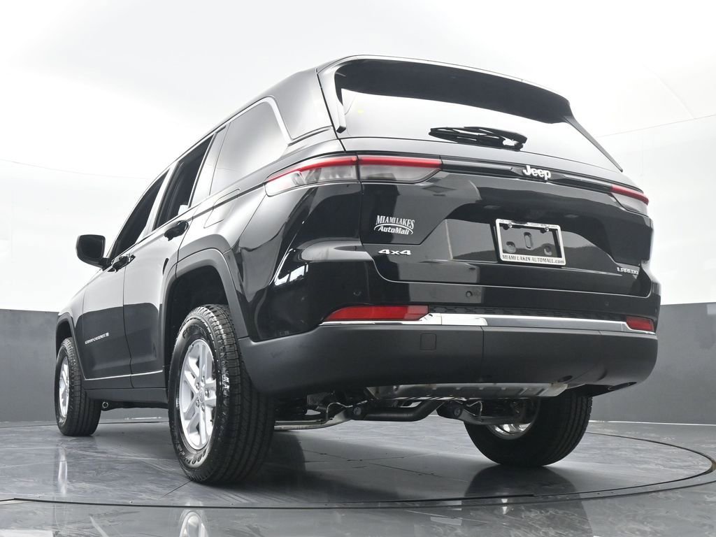 Used 2025 Jeep Grand Cherokee Laredo AWD/4WD image 52
