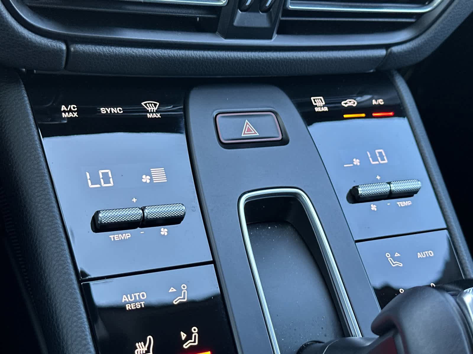 Certified 2025 Porsche Macan AWD/4WD image 23