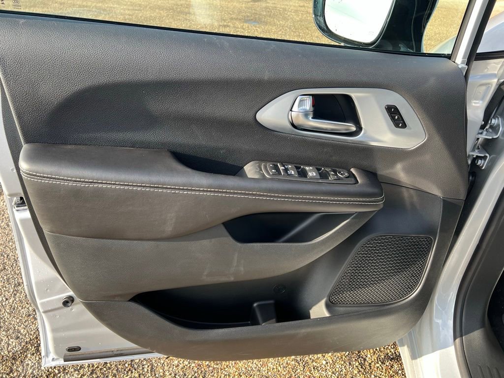 New 2026 Chrysler Pacifica Limited w/ S Appearance Package AWD/4WD image 27