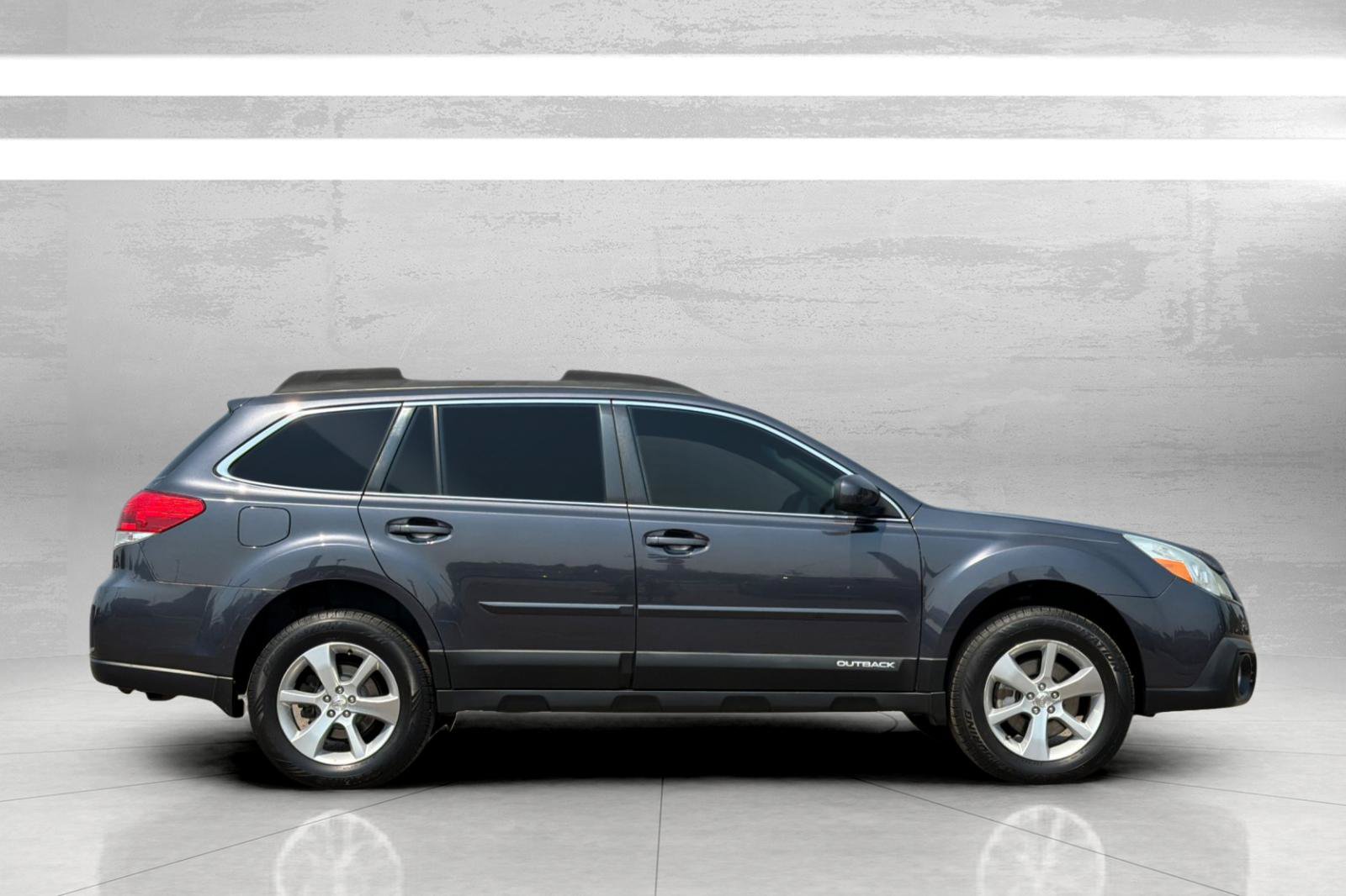 Used 2013 Subaru Outback 3.6R Limited AWD/4WD image 4