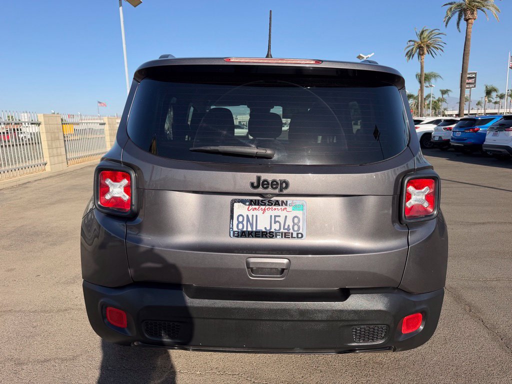 Used 2018 Jeep Renegade Altitude w/ UConnect 8.4 Nav Group FWD image 5
