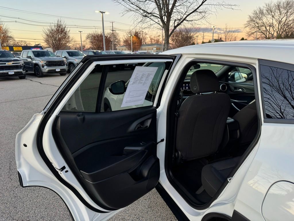 Used 2025 Chevrolet Trax RS w/ Driver Confidence Package image 17