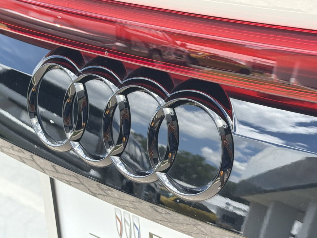 Used 2021 Audi Q8 Prestige AWD/4WD image 11