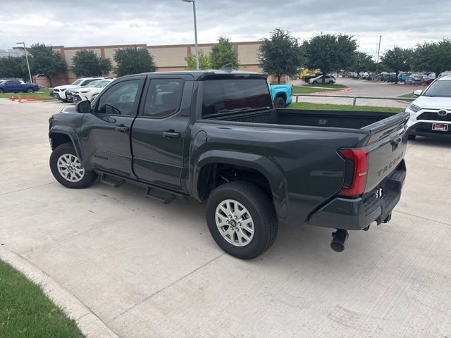 Used 2025 Toyota Tacoma SR5 AWD/4WD image 4