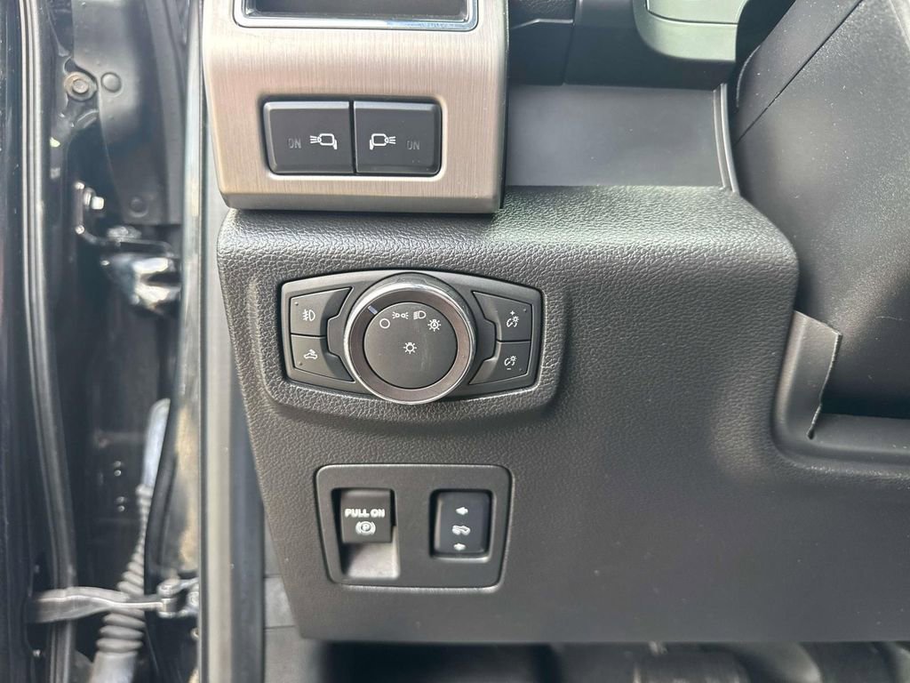 Used 2018 Ford F150 Platinum w/ Equipment Group 701A Luxury AWD/4WD image 23