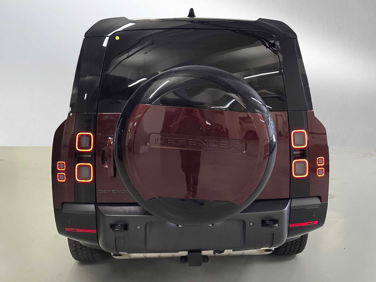 New 2026 Land Rover Defender 130 X-Dynamic SE image 4