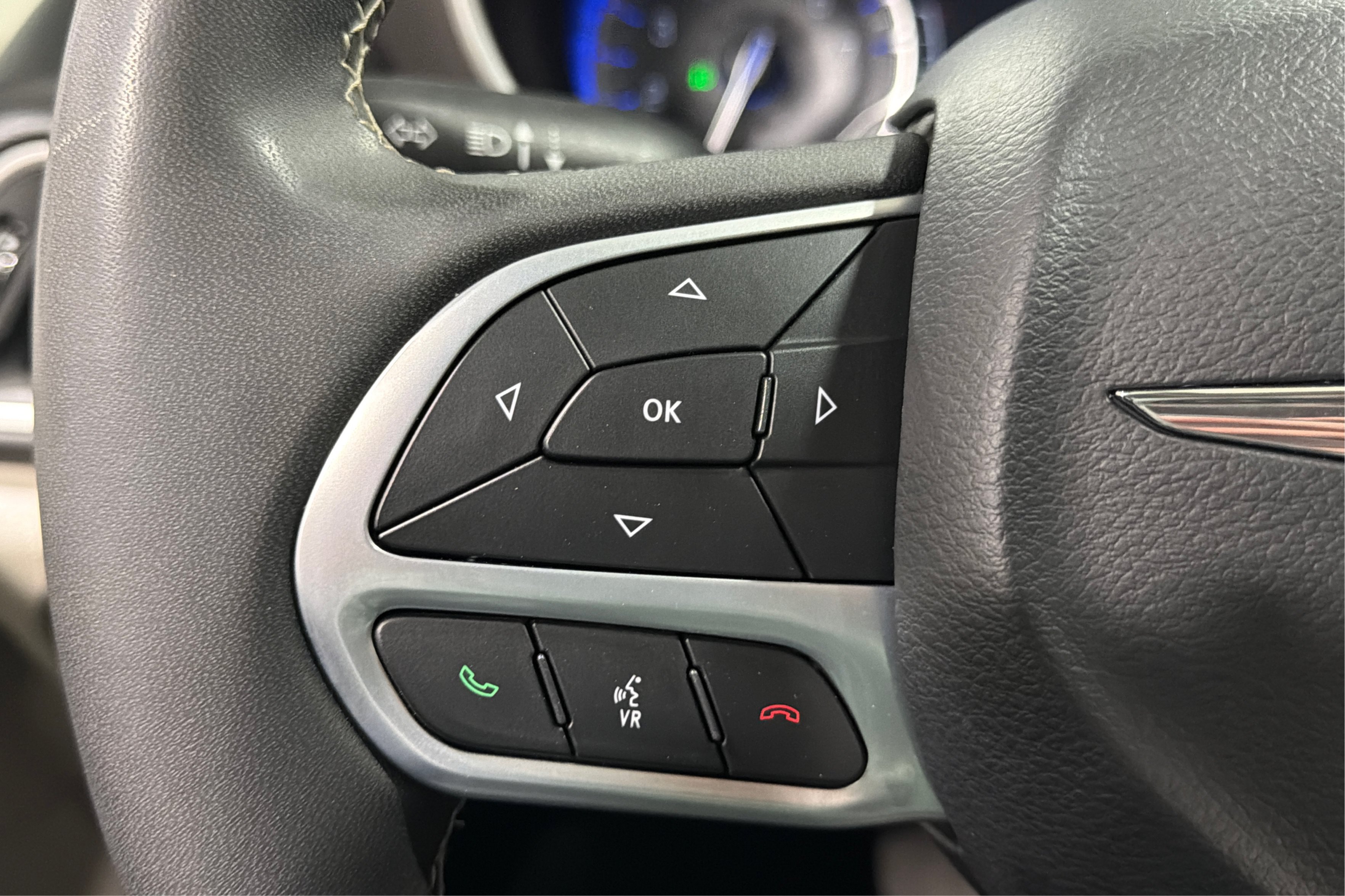 Used 2024 Chrysler Pacifica Touring-L FWD image 24