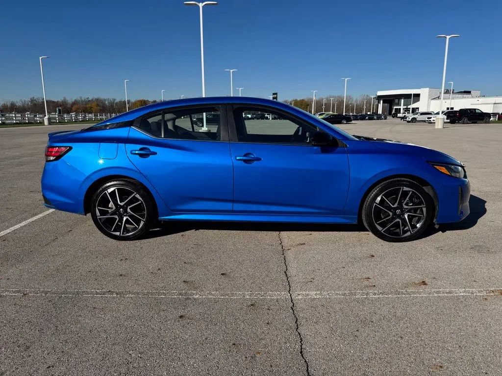 Used 2025 Nissan Sentra SR FWD image 8