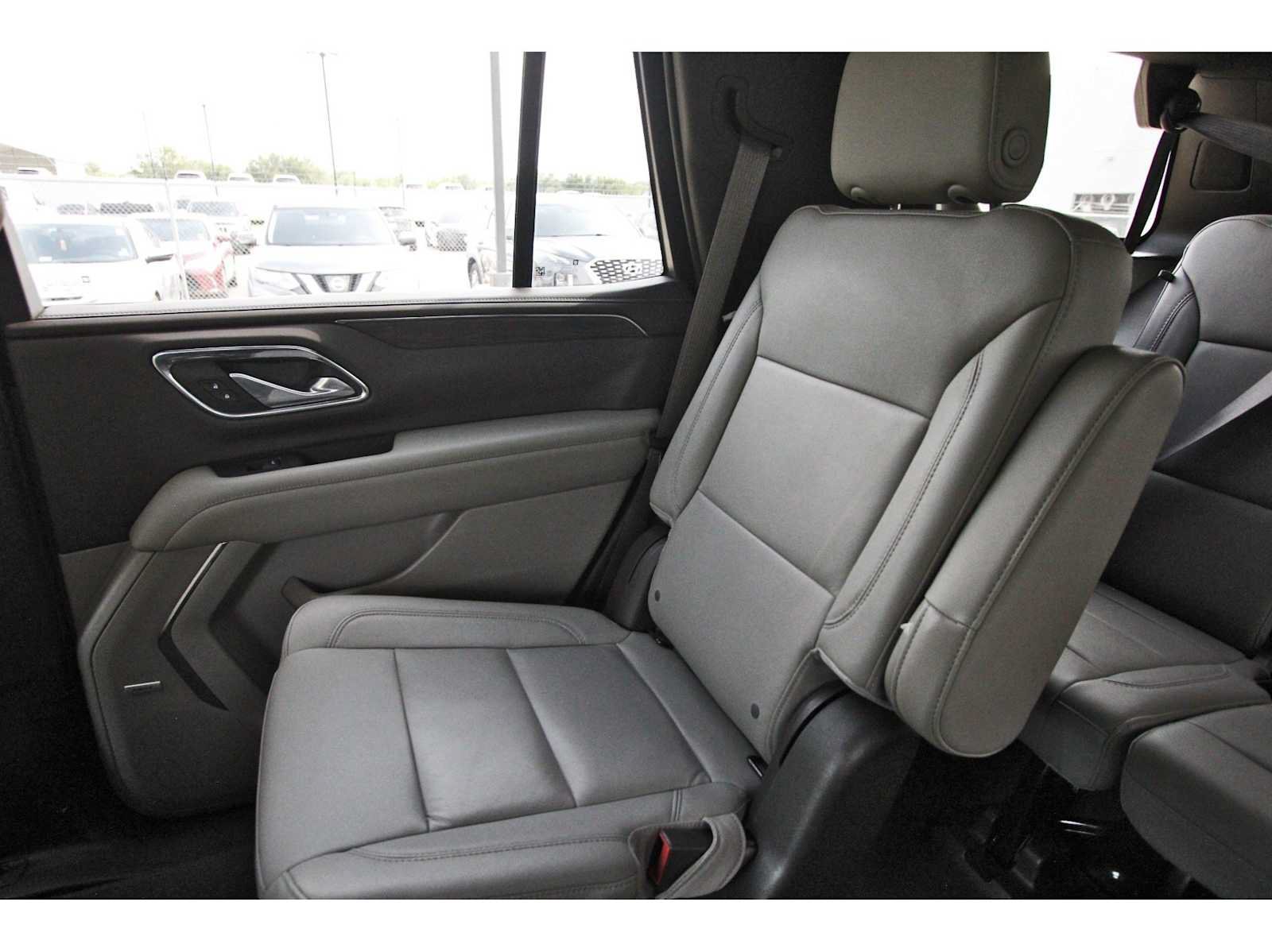 Used 2023 Chevrolet Tahoe Z71 w/ Luxury Package AWD/4WD image 9
