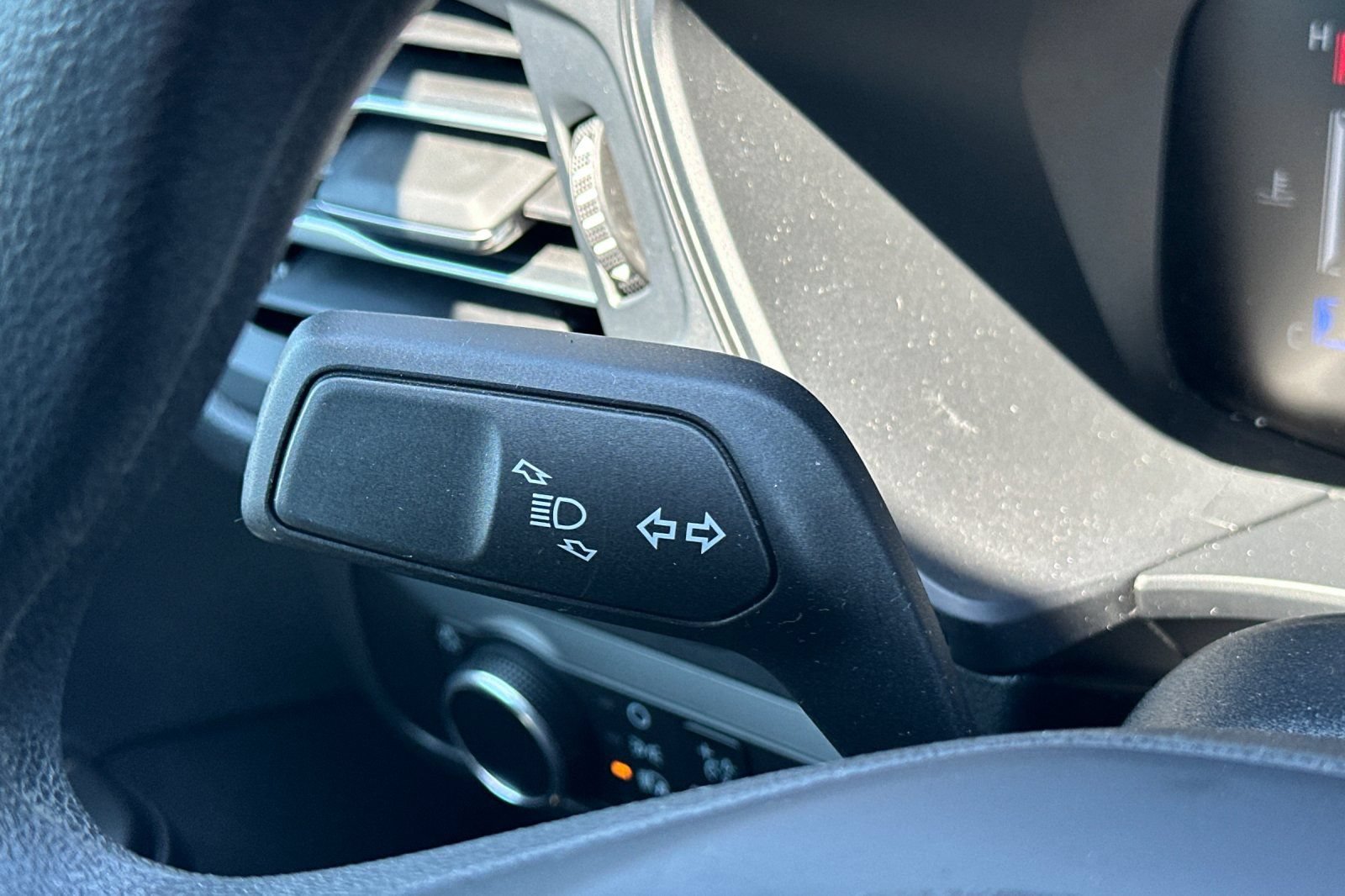 Used 2025 Ford Escape Active AWD/4WD image 32