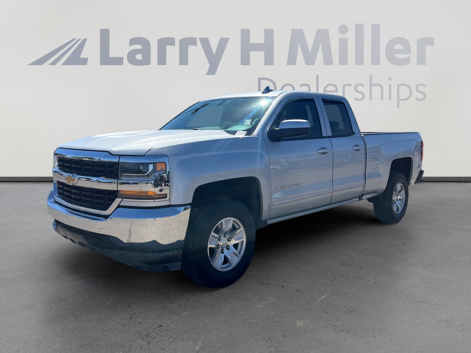Used 2018 Chevrolet Silverado 1500 LT RWD image 1