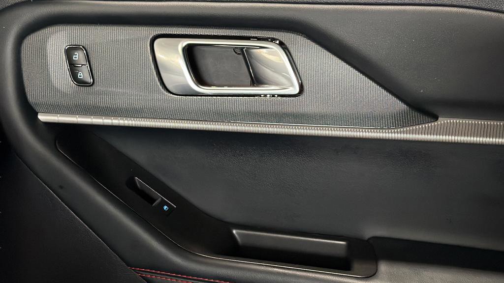 Used 2025 Ford Explorer ST-Line w/ ST-Line Street Pack image 19