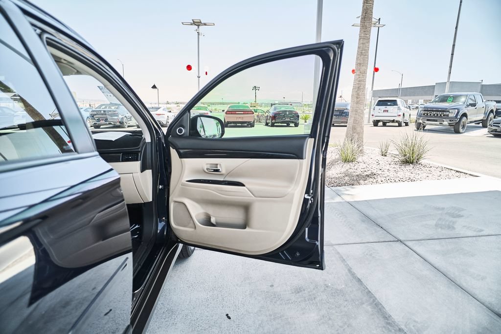 Used 2016 Mitsubishi Outlander SEL FWD image 11