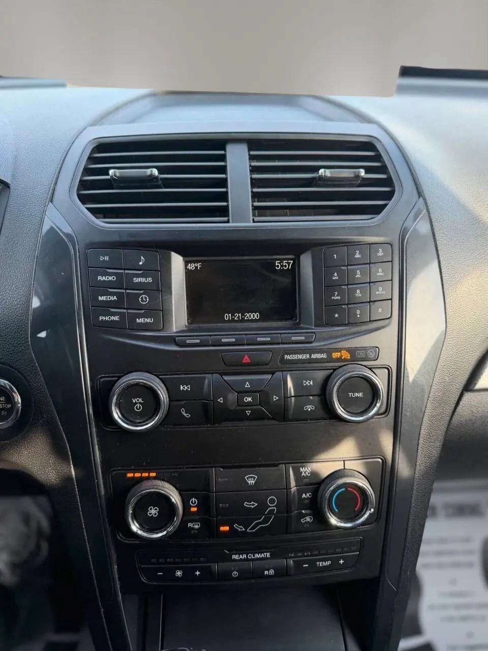 Used 2018 Ford Explorer XLT AWD/4WD image 7