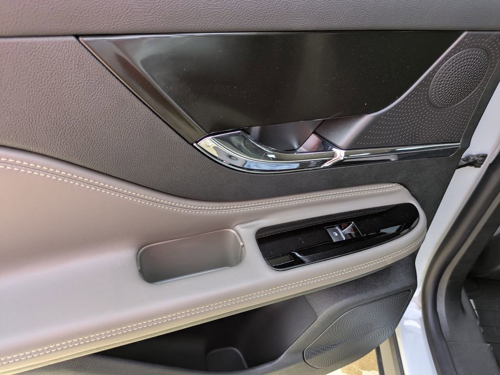 Used 2025 Lincoln Corsair Reserve image 10