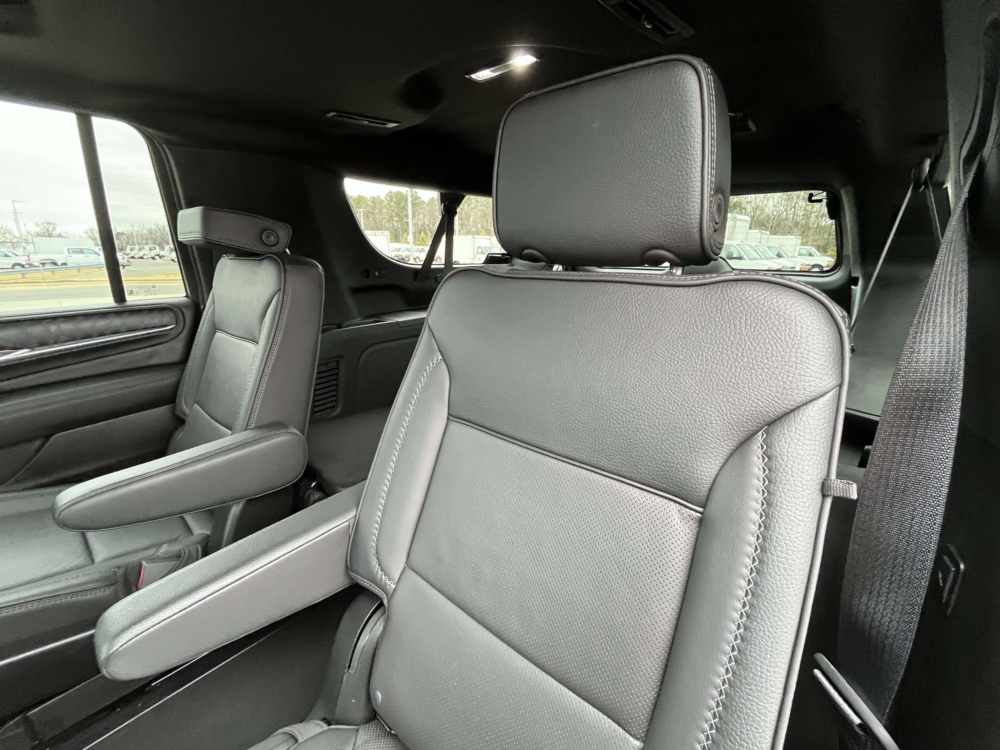 Used 2024 GMC Yukon XL Denali w/ Advanced Technology Package image 27