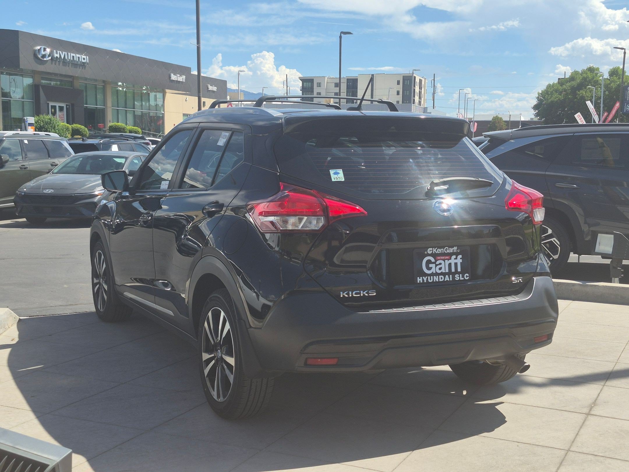 Used 2019 Nissan Kicks SR w/ Exterior Package FWD image 7