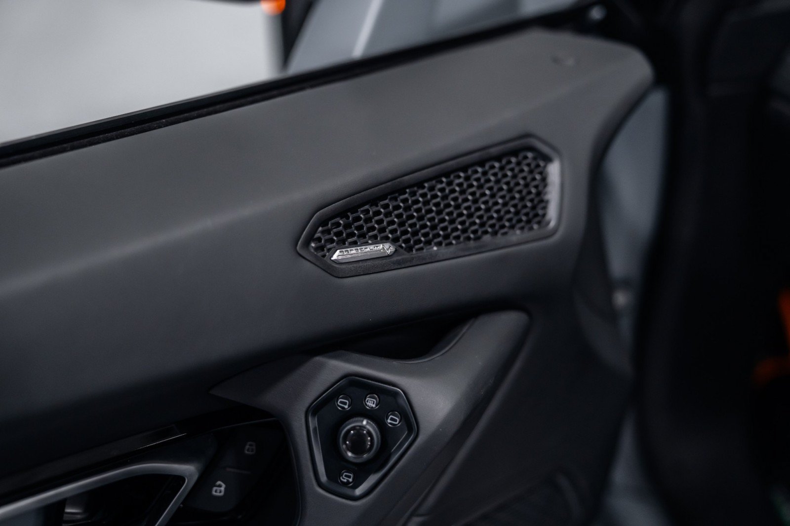 Used 2024 Lamborghini Huracan EVO AWD/4WD image 17