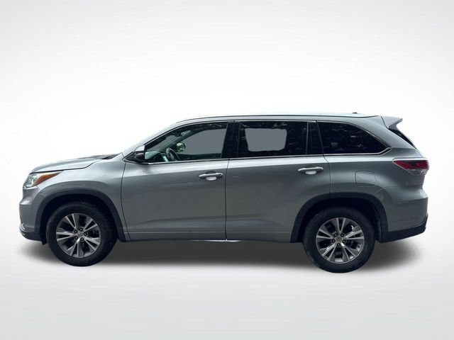 Used 2015 Toyota Highlander XLE FWD image 2