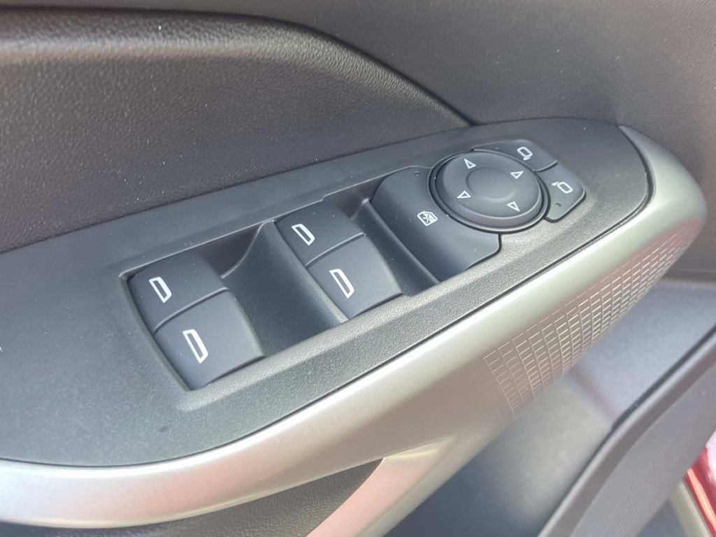 Used 2024 Chevrolet Trax RS w/ Sunroof Package FWD image 15