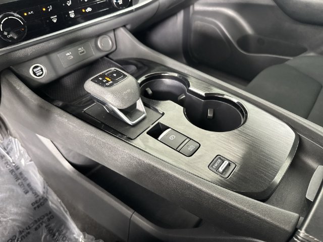 Used 2023 Nissan Rogue S FWD image 18