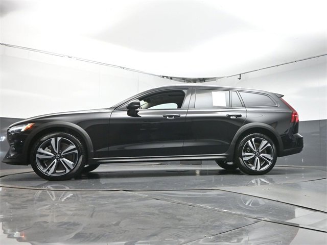 Used 2024 Volvo V60 B5 Cross Country Plus image 34