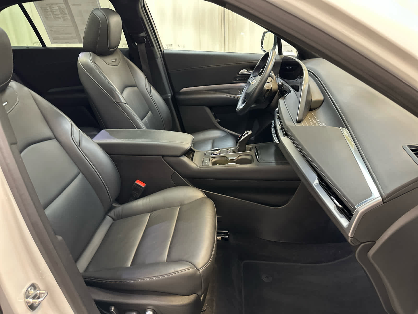 Used 2024 Cadillac XT4 Premium Luxury image 14