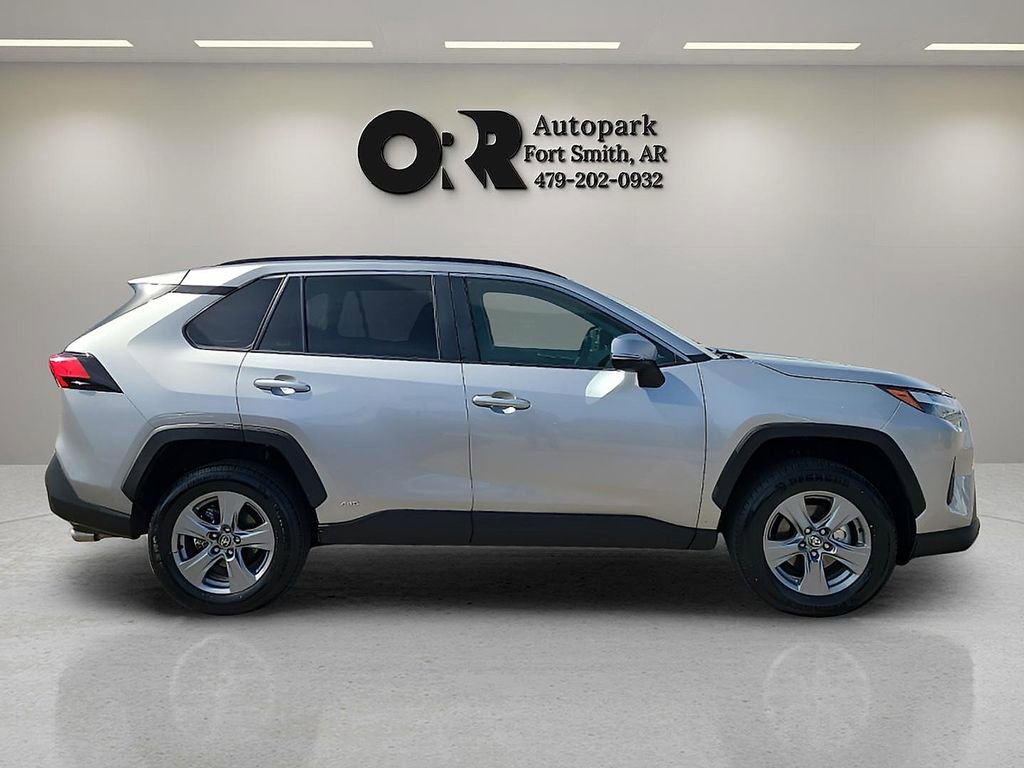 Used 2025 Toyota RAV4 XLE AWD/4WD image 6