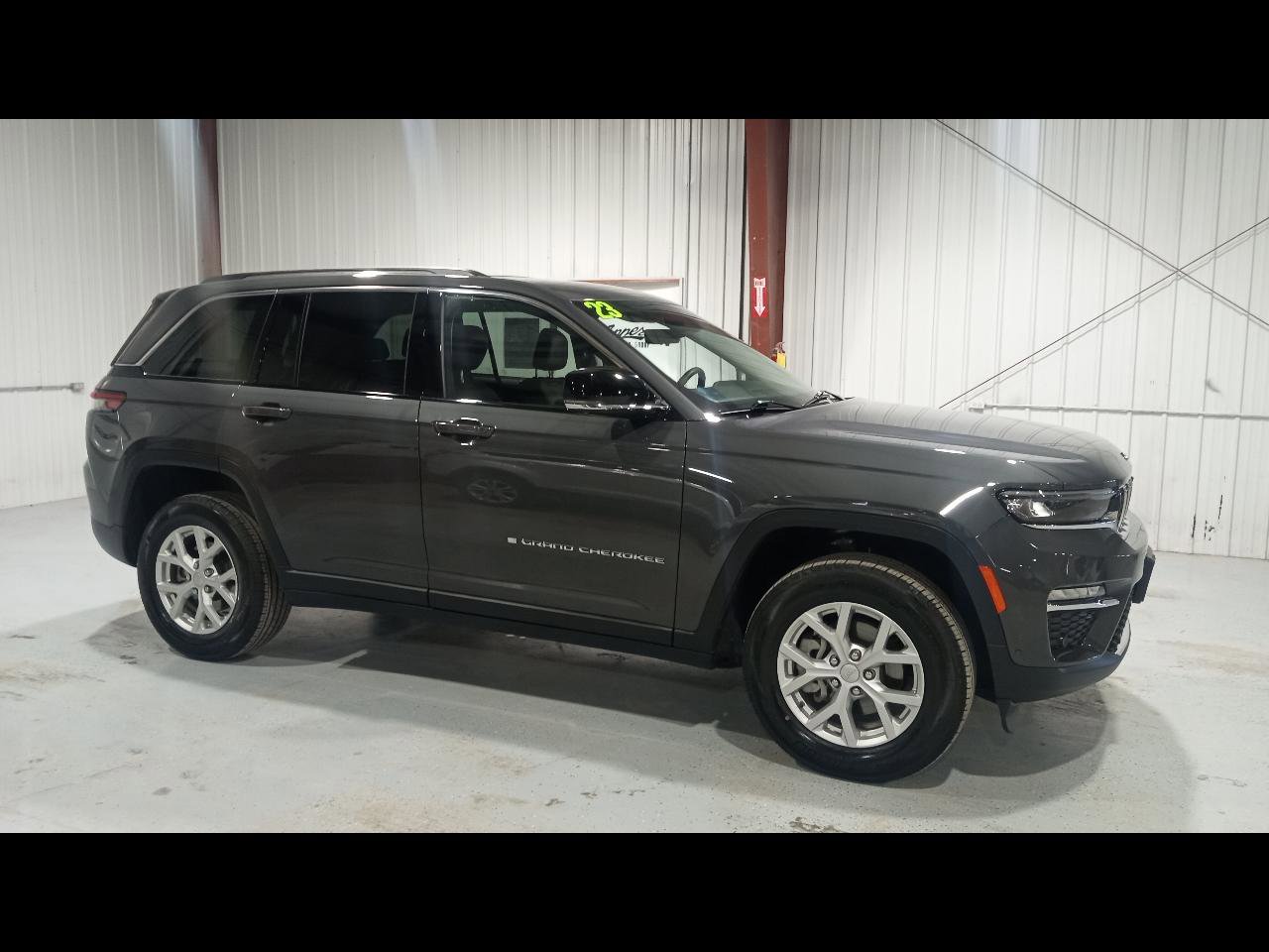 Used 2023 Jeep Grand Cherokee Limited w/ Luxury Tech Group II image 1