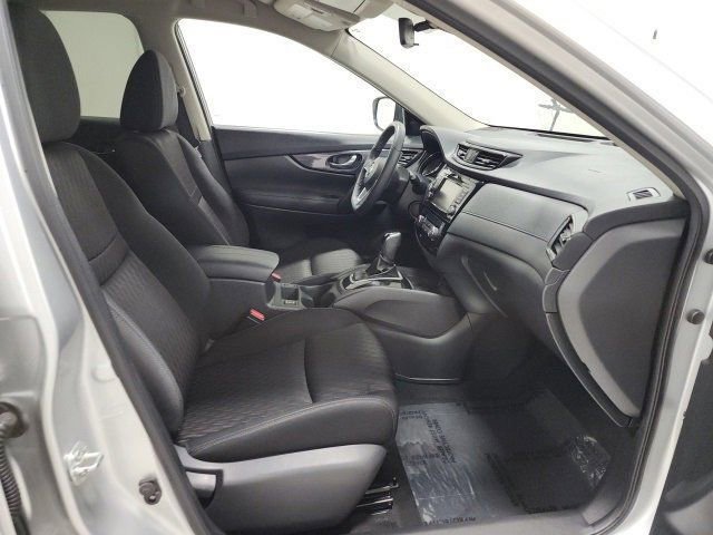 Used 2020 Nissan Rogue SV image 14
