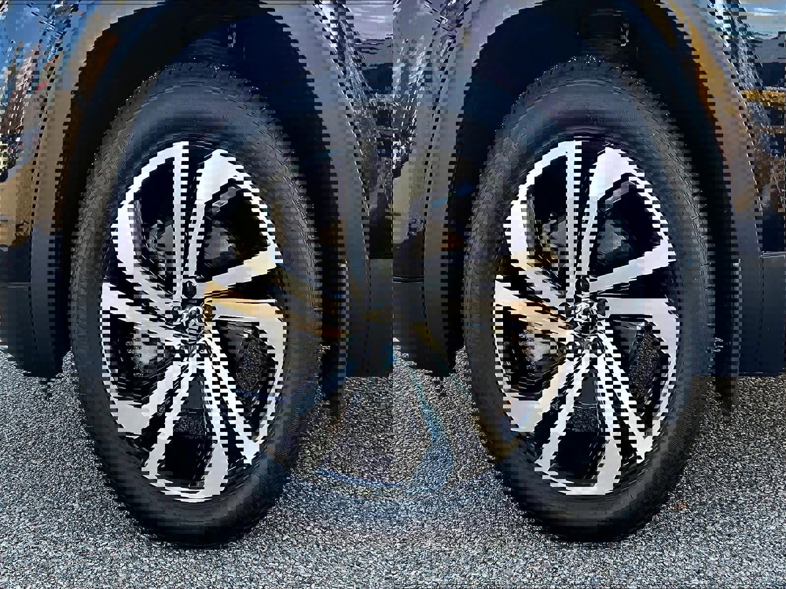 Used 2021 Volkswagen Atlas Cross Sport SEL Premium image 7