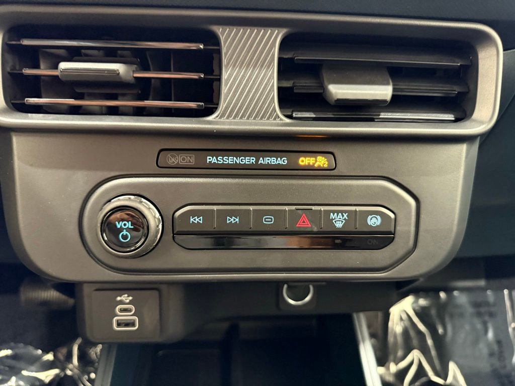 New 2025 Ford Maverick XL w/ Equipment Group 102A image 35